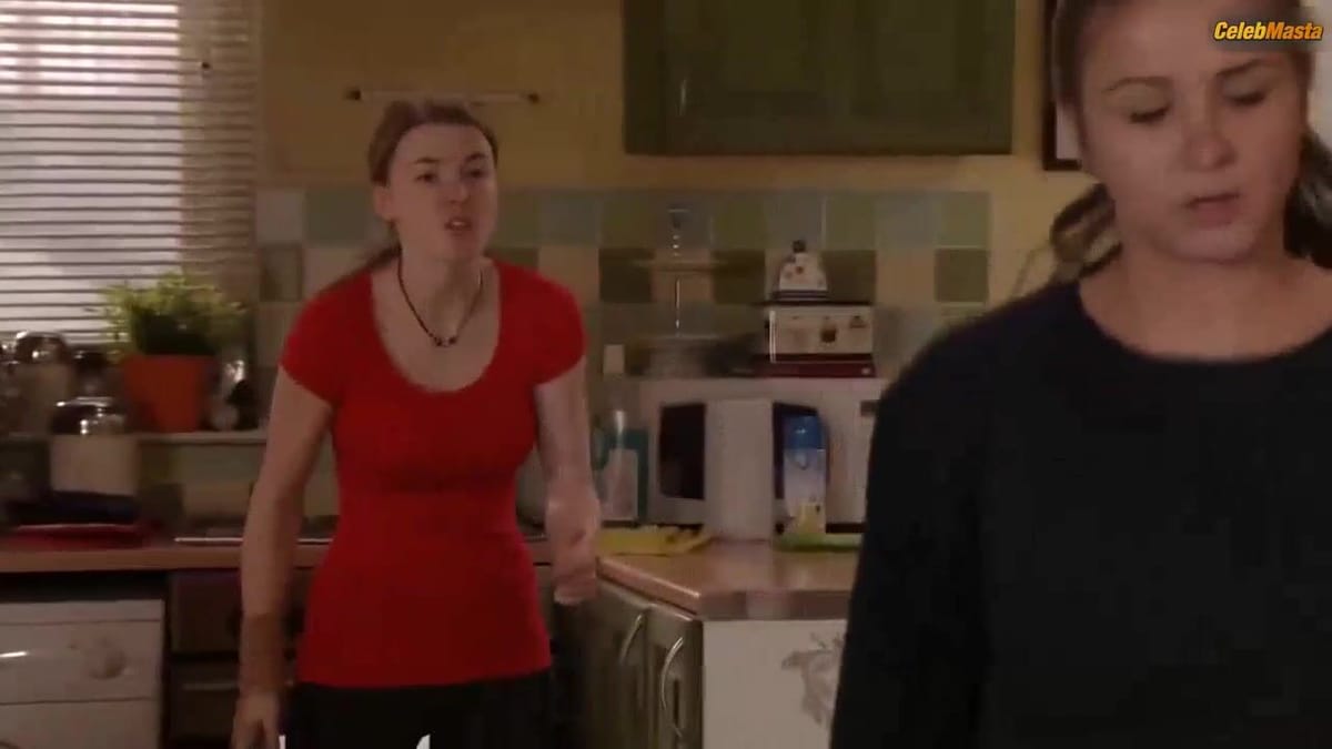 Amy James-Kelly's Lesbian Scene in Coronation Street