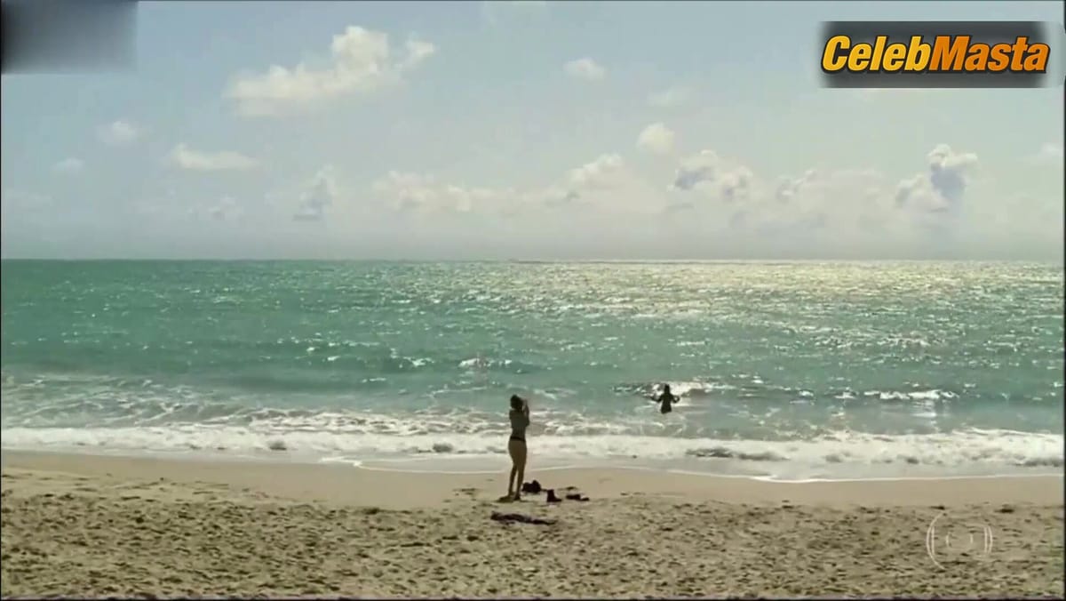 Mariana Ximenes Tits Scene from Muito Gelo E Dois Dedos Dagua