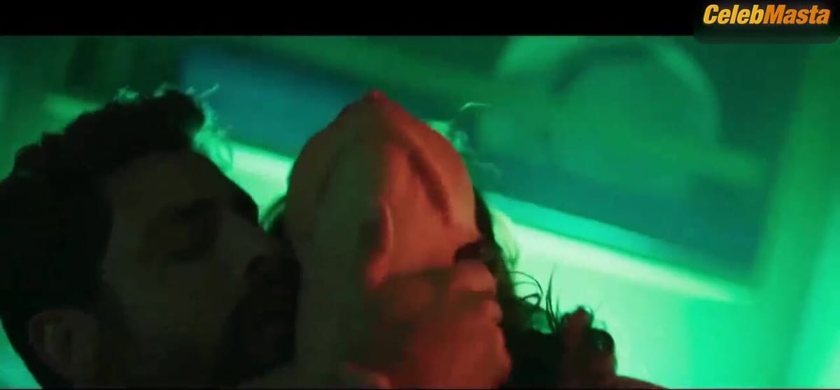 Mariana Ximenes Tits Scene in Ilha De Ferro