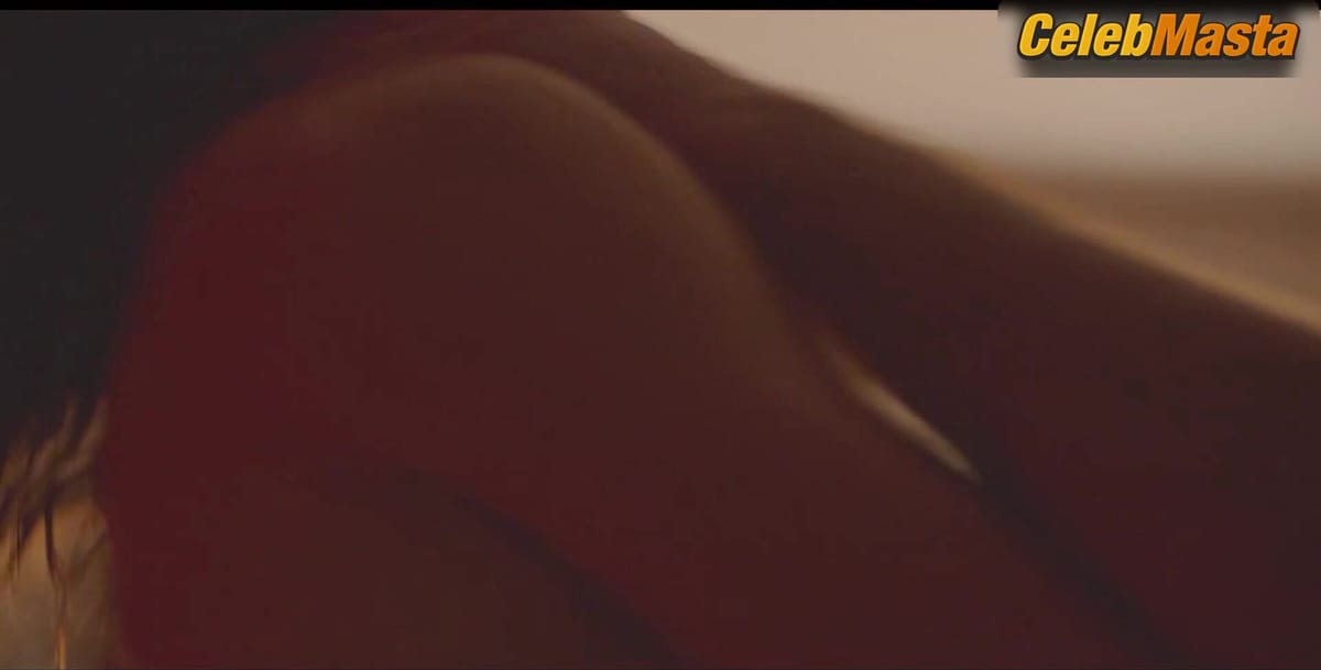 Marjorie Estiano Bares Tits Scene in Angela Diniz Murdered And Convicted