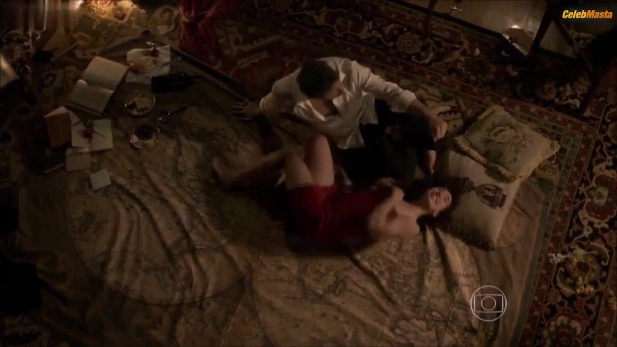Marjorie Estiano's Sexy Scene from Ligacoes Perigosas