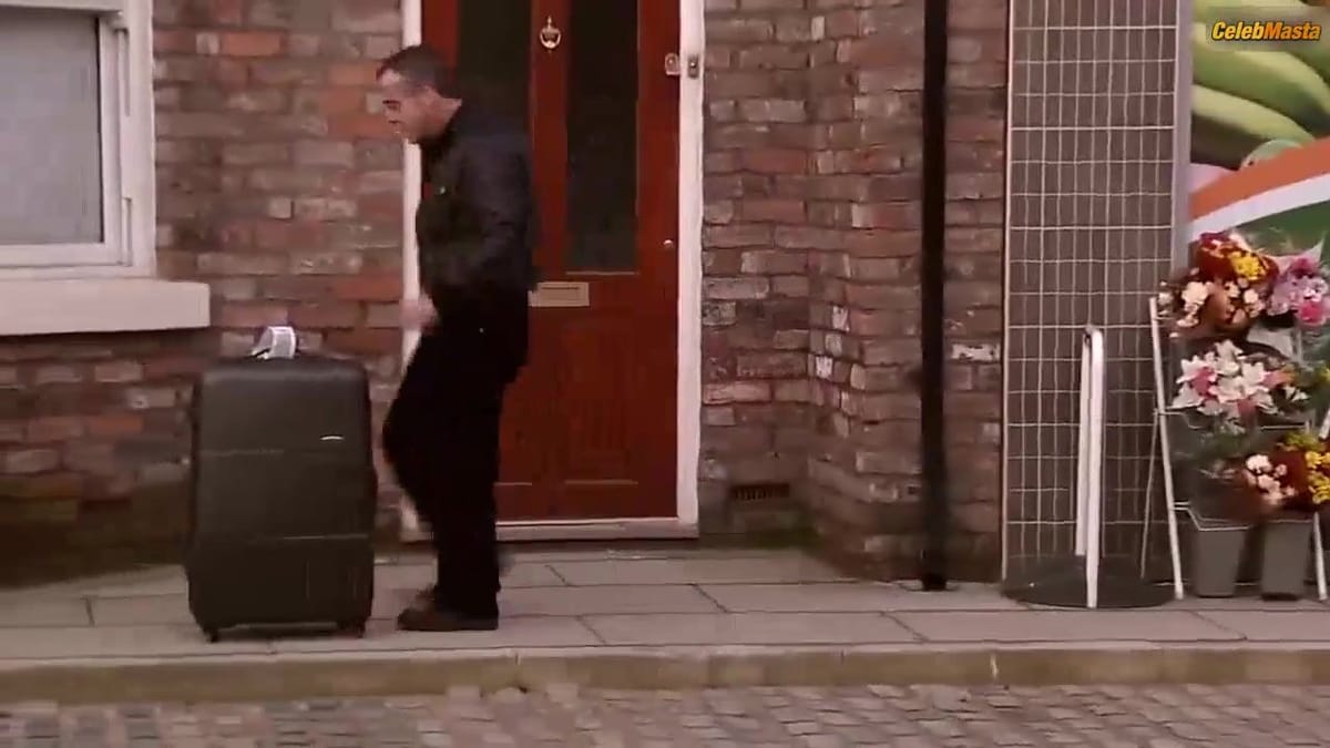 3500 batch's Lesbian Scene in Coronation Street