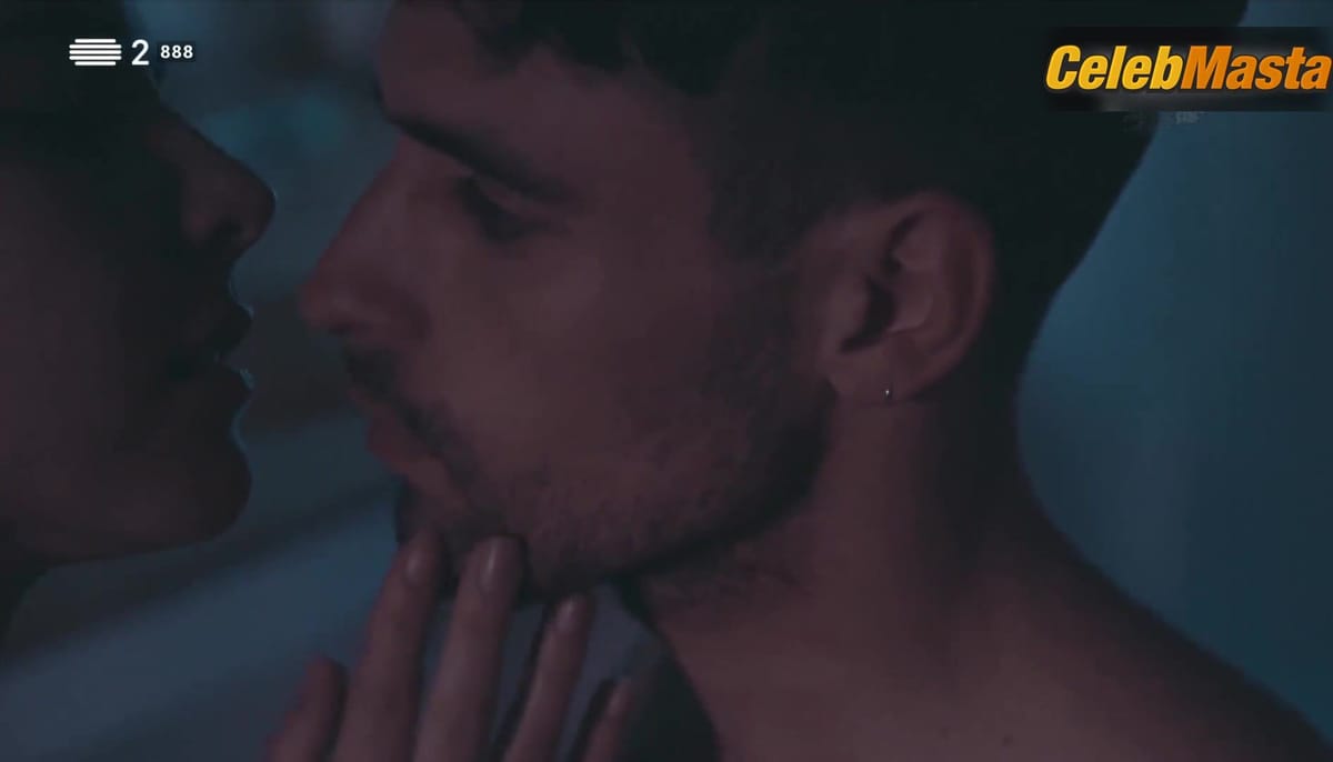 3500 batch Beatriz Godinho Bares Breasts in Scenes Of A Love Life