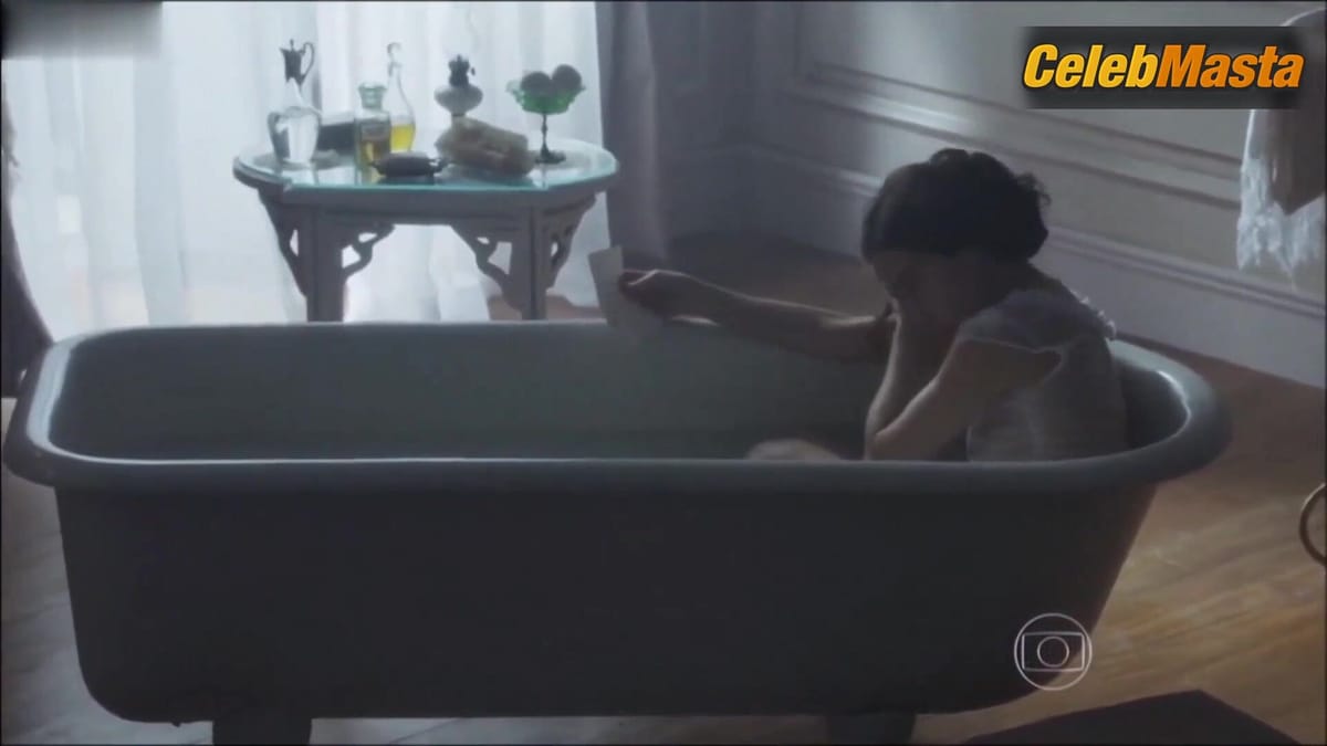 3500 batch Bares All in Sex Scene from Ligacoes Perigosas