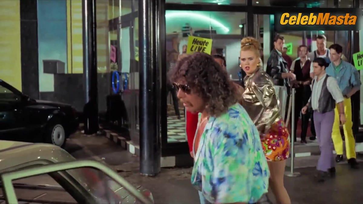 3500 batch's Underwear and Breasts Scene in Voll Normaaal