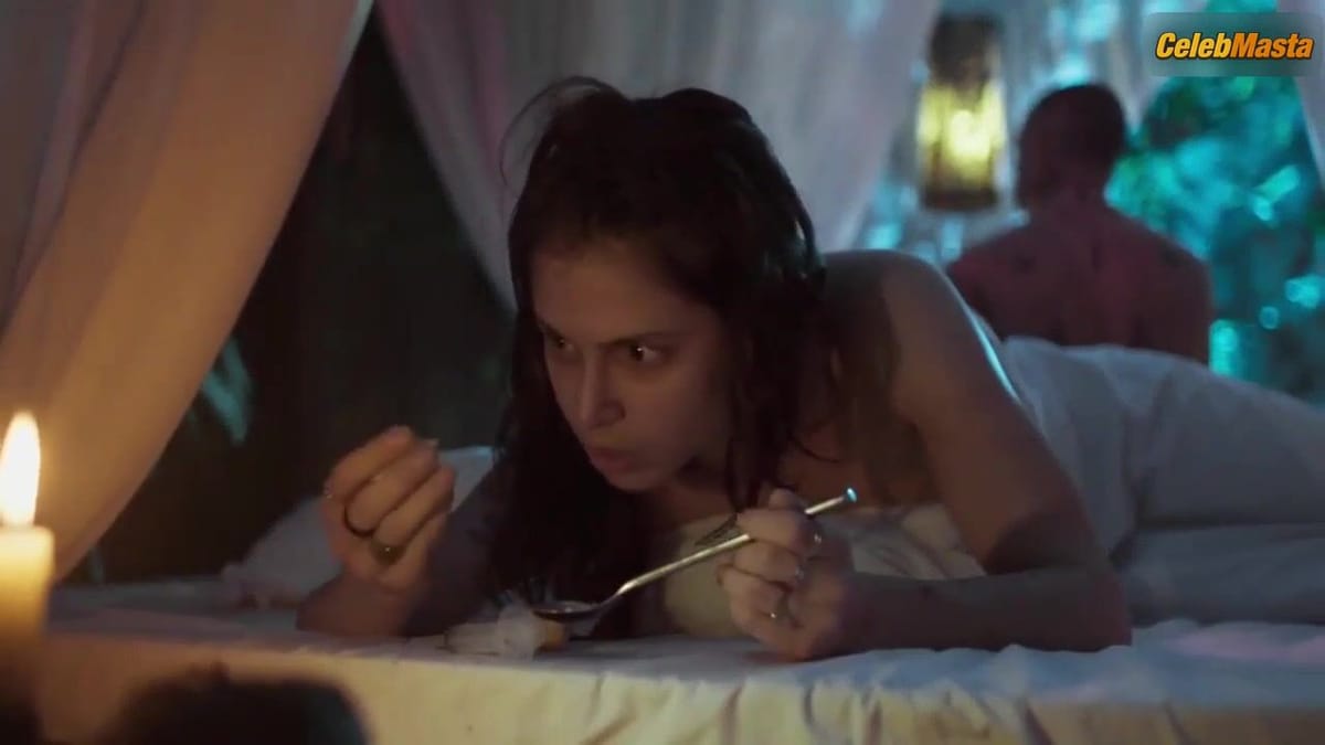 3500 batch's Tits Scene from Pacto De Sangue