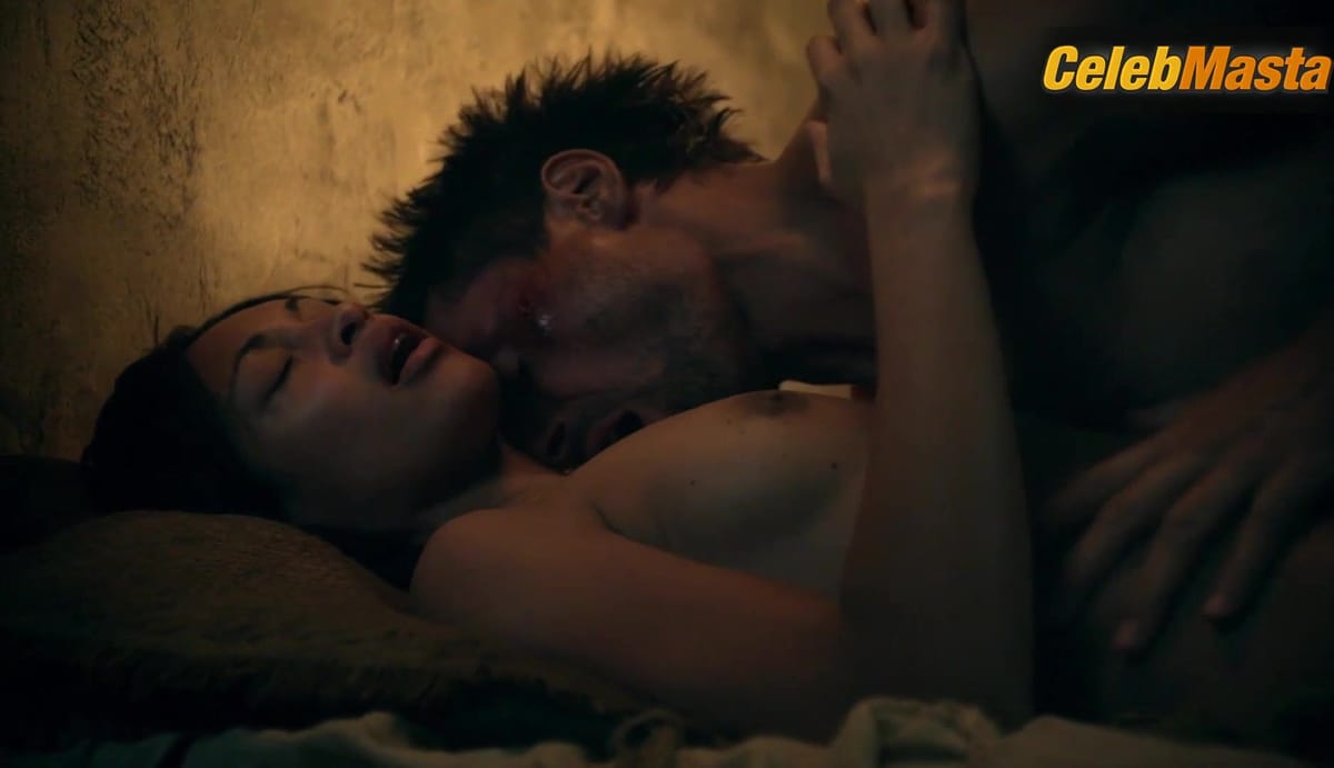 3500 batch Bares Breasts in Spartacus Scene