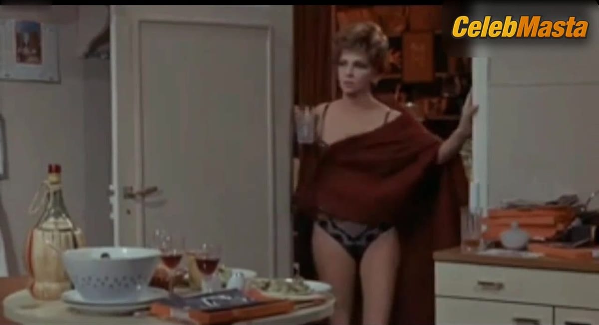 3500 batch's Tits, Underwear Scene in Les Sultans