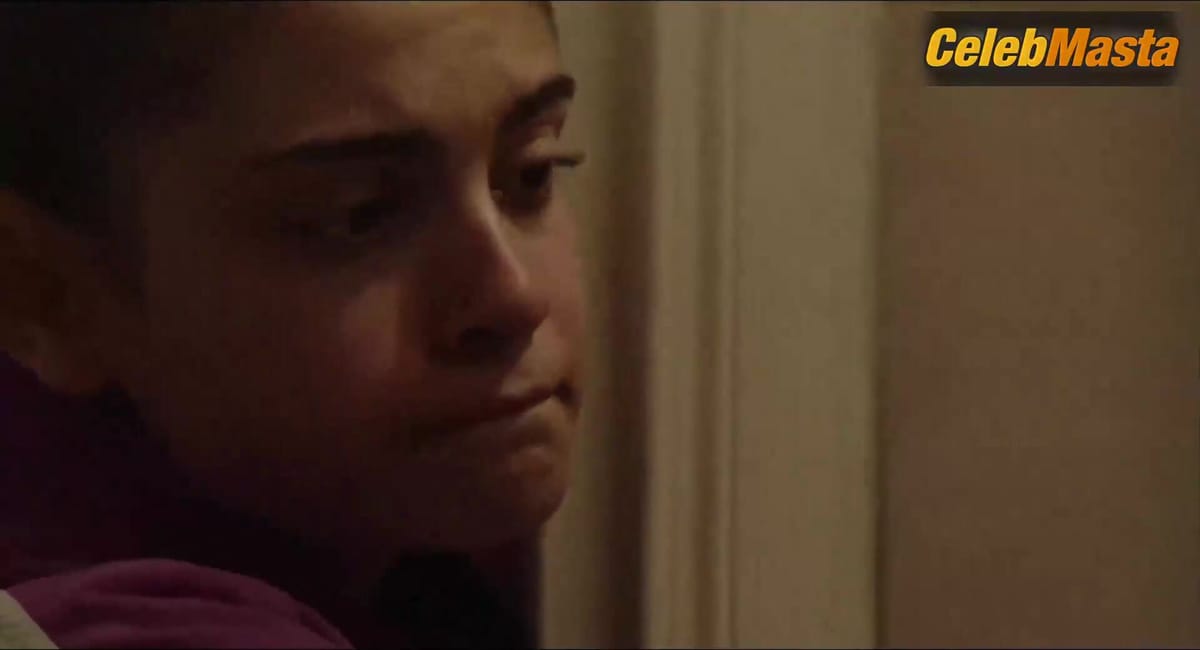 3500 batch's Underwear and Boobs Scene in Una Madre