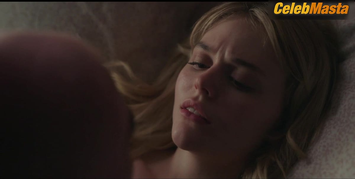 Emily Alyn Lind's Sex Scene in Gossip Girl