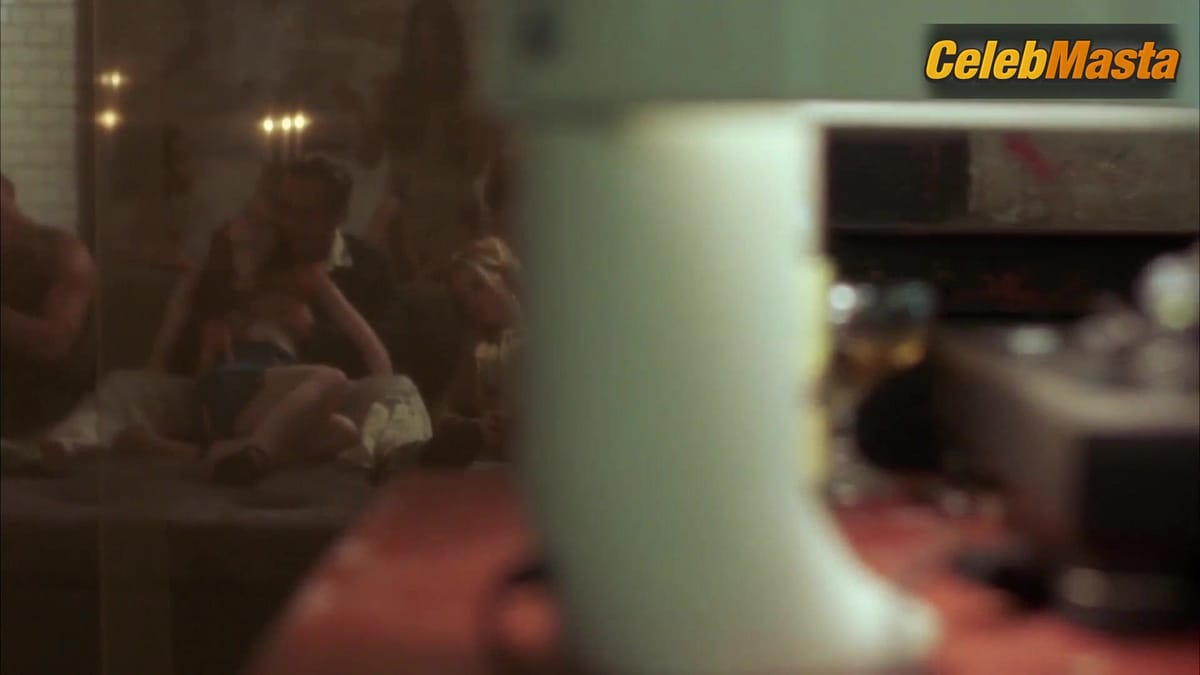Karoline Herfurth, Anna Maria Muhe and Unknown Sex Scene in Big Girls Don't Cry