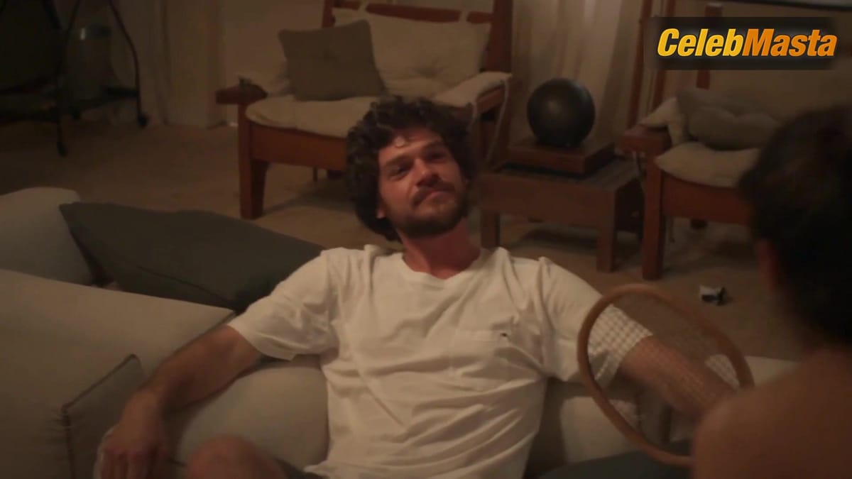 Maria Ribeiro Shows Underwear Scene in Todas as Mulheres do Mundo