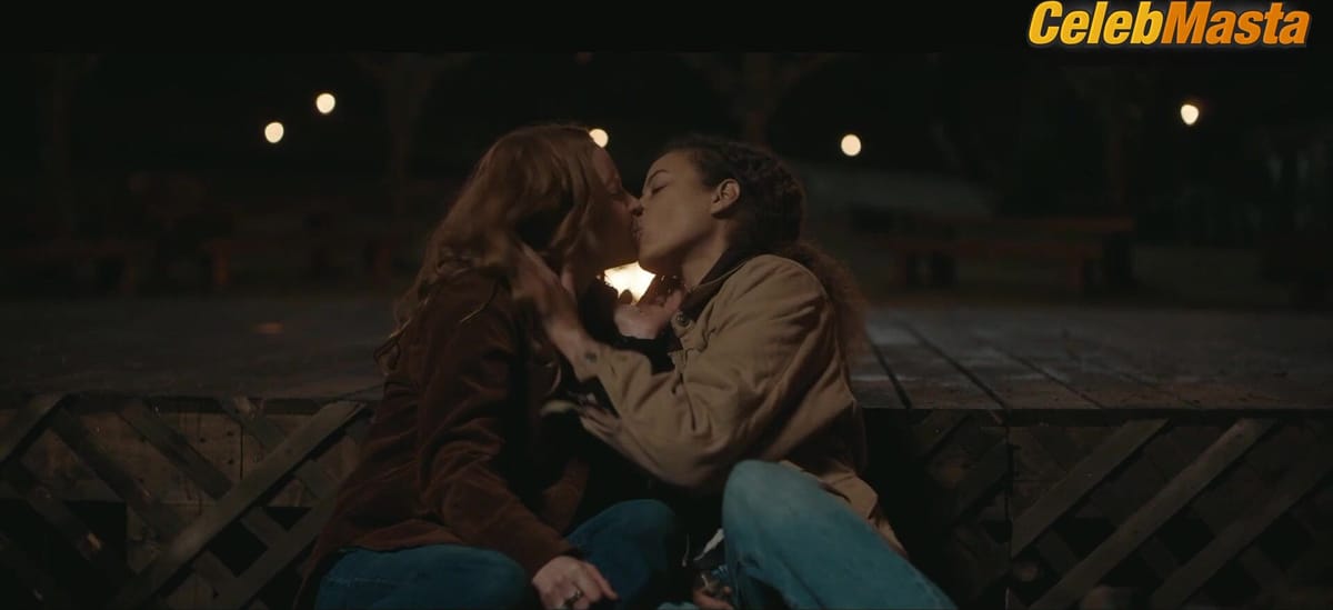 Tawny Cypress and Lauren Ambrose's Lesbian Scene in Yellowjackets