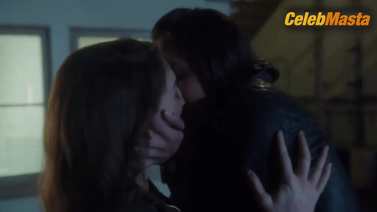 Shani Atias and Beth Triffon Share a Lesbian Scene in Ten Days in the Valley
