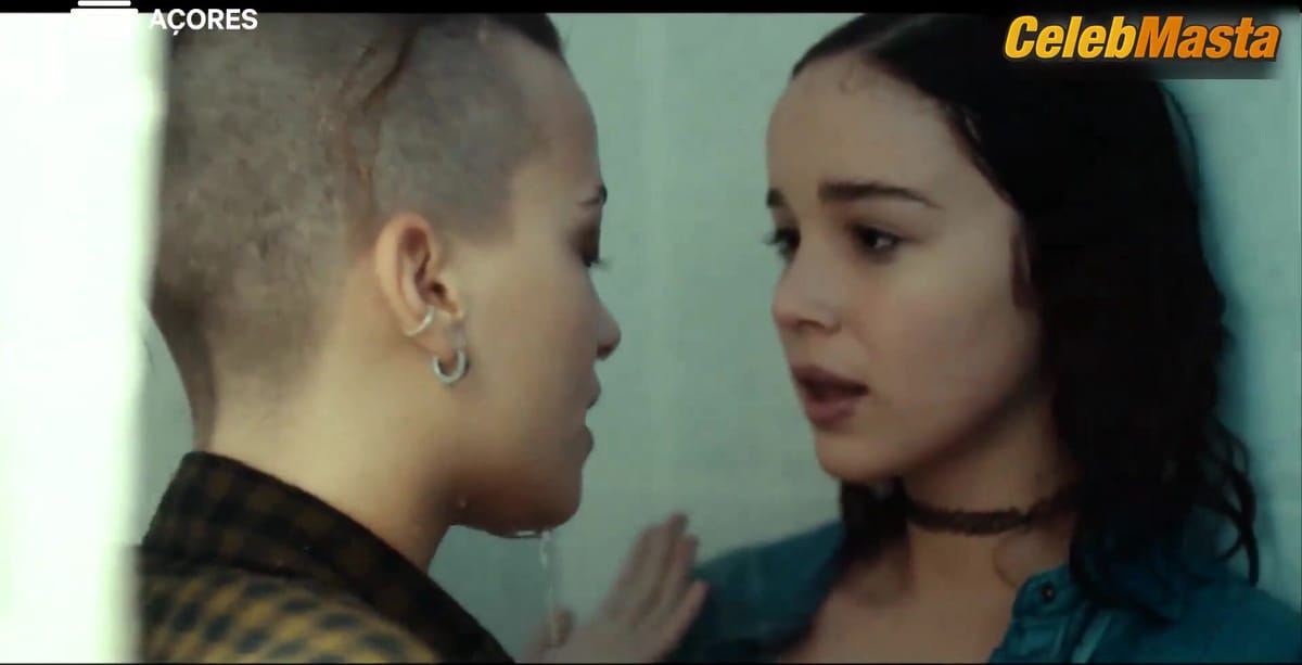 Bruna Quintas Bares Lesbian Scene in Filha da Lei