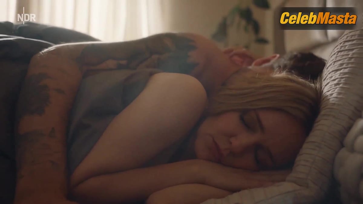 Stefanie Stappenbeck Sexy Scene from Retoure