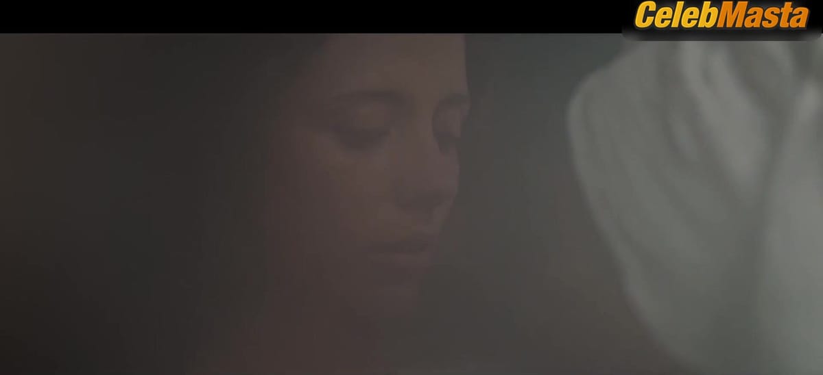 Simona Capozzi and Celeste Dalla Porta's Lesbian Scene in Parthenope