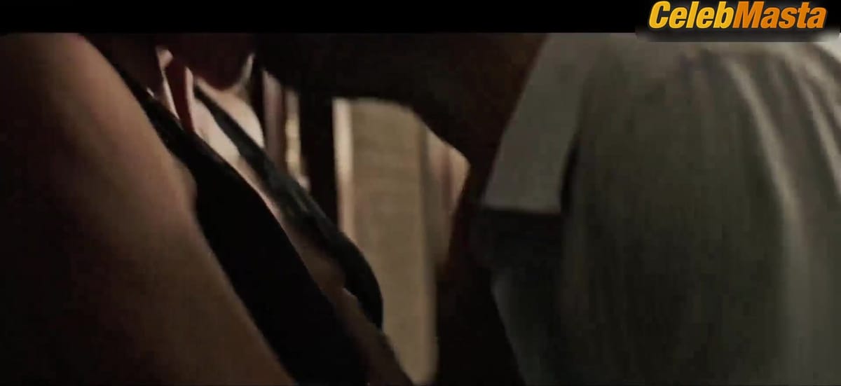 Rafaela Mandelli Underwear Scene from A Divisao