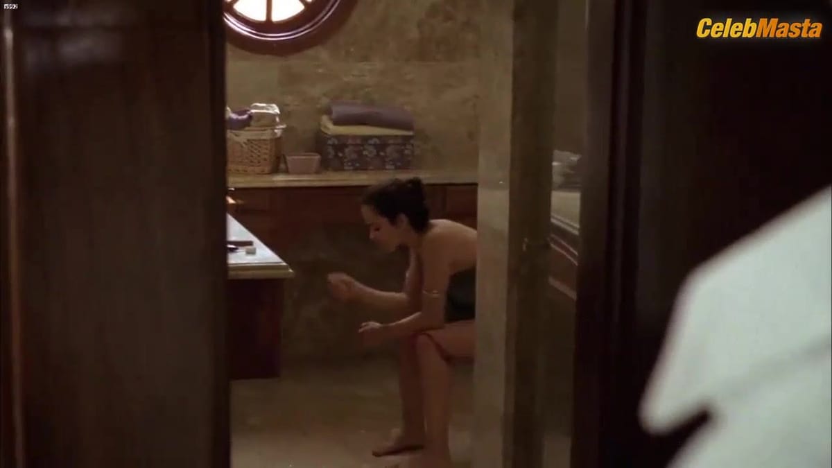 Alice Braga Ass, Tits Scene from Cabeca a Premio