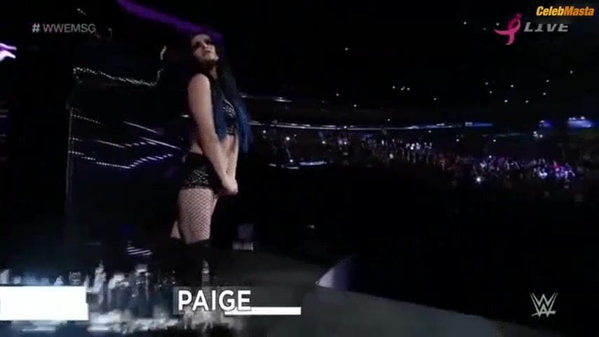 Paige (WWE) Flaunts Underwear Scene in Wwe Divas