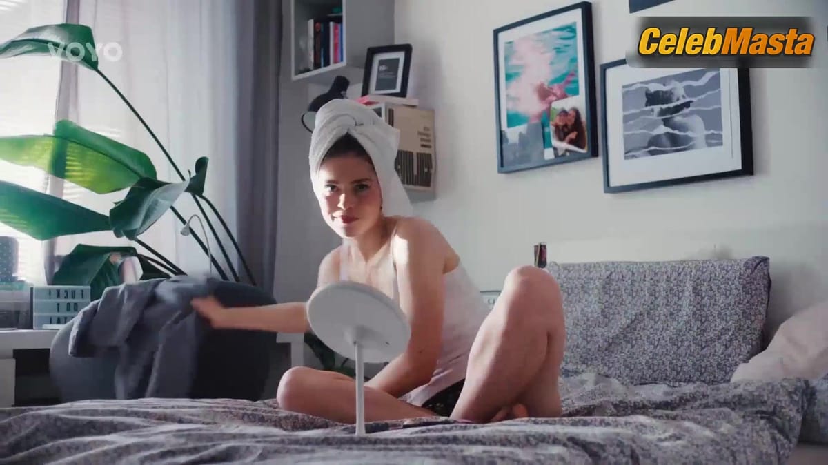 Leona Sklenickova Underwear Scene from Sex O'clock