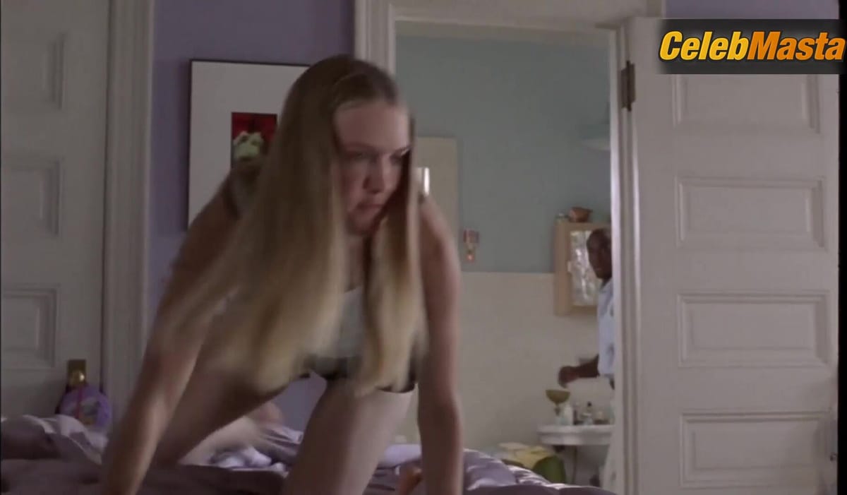 Dominique Swain's Lesbian Scene in New Best Friend