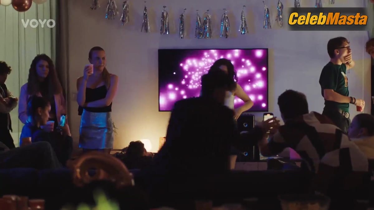 Leona Sklenickova Tits Scene in Sex O'clock