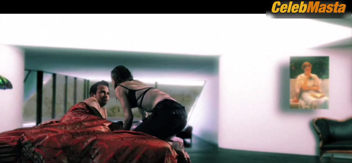 Dominique Swain's Sexy Scene in 2177 The San Francisco Love Hacker Crimes