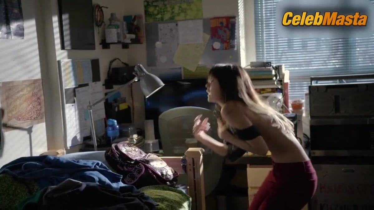Nichole Bloom Flaunts Boobs Scene in Shameless