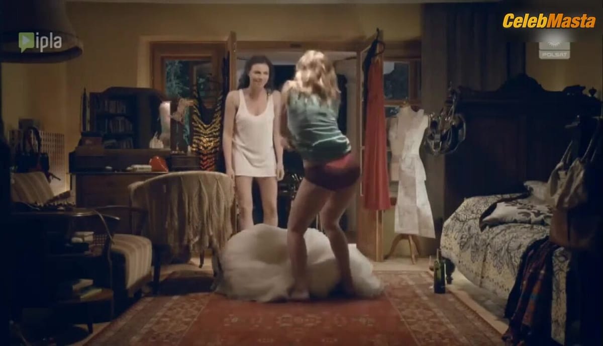 Karolina Gorczyca and Magdalena Lamparska's Booty, Boobs Scene in To Nie Koniec Swiata