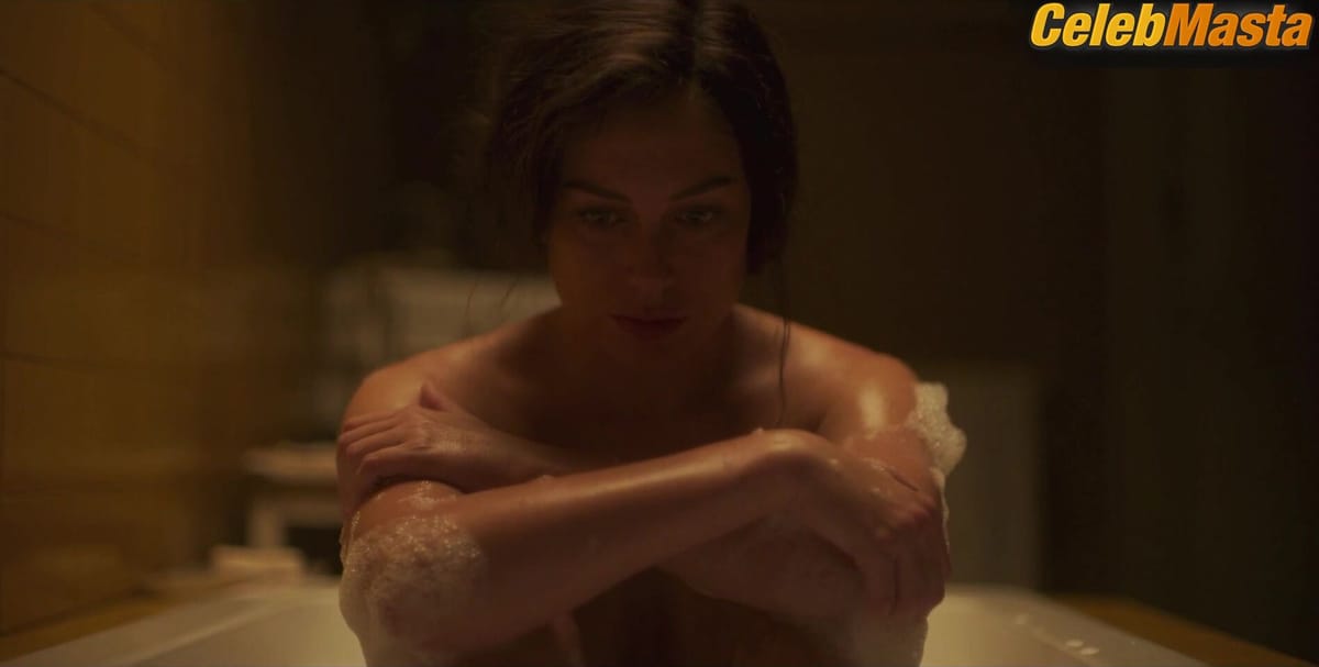 Blanca Suarez's Sexy Cable Girls Scene