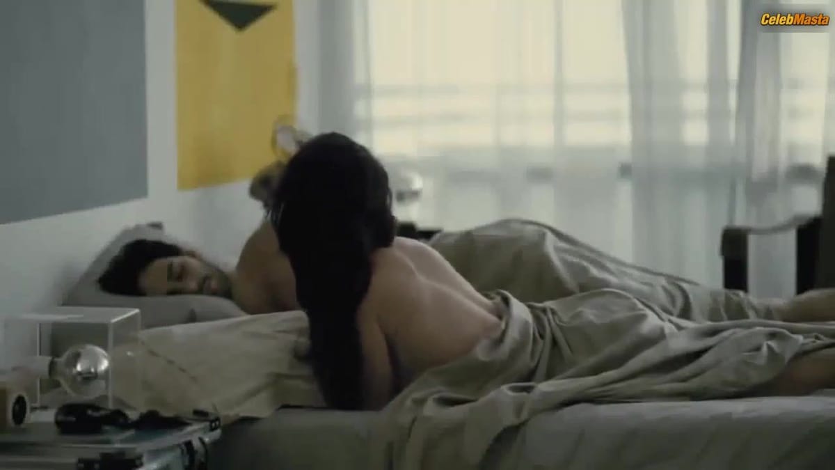Alice Braga Sultry Scene in Uma Vida Inteira