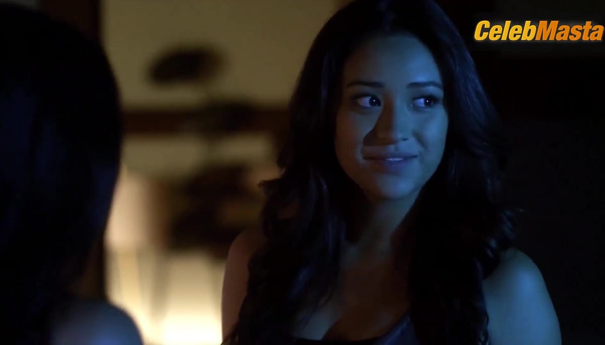 Shay Mitchell and Bianca Lawson Share a Lesbian Scene in Pretty Little Liars