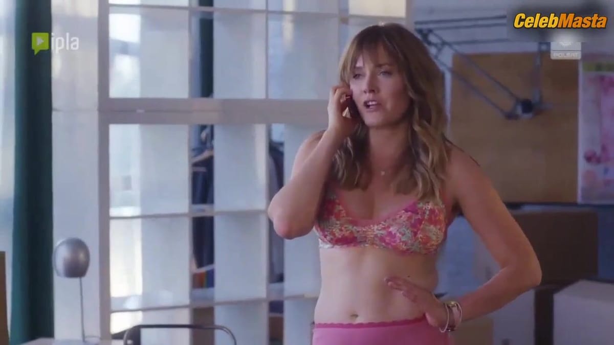 Magdalena Lamparska's Butt, Boobs Scene in Nanny In The Big City