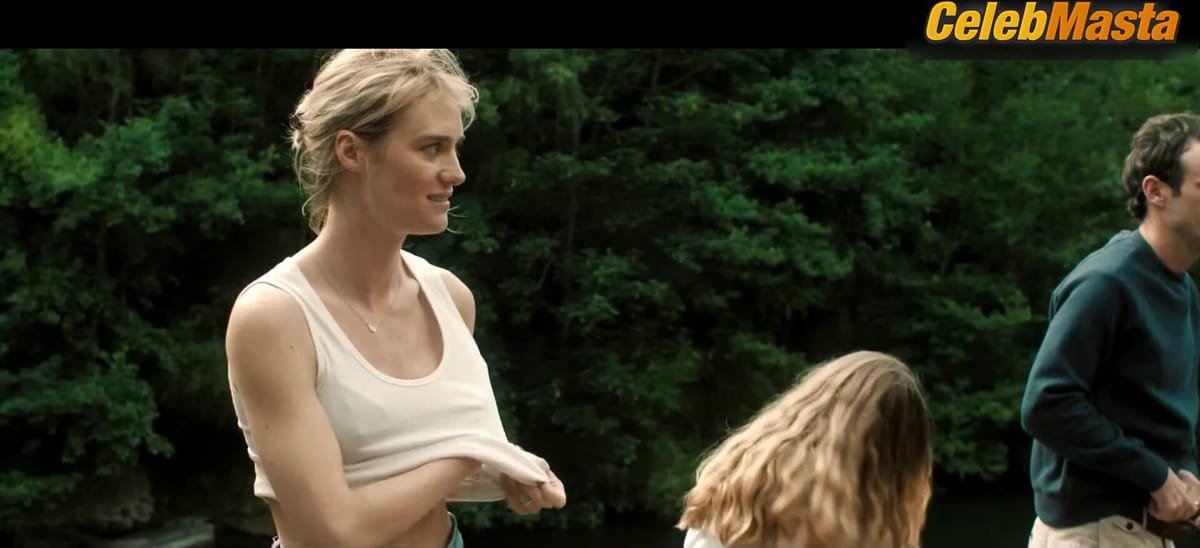 Mackenzie Davis and Aisling Franciosi's Underwear Scene in Speak No Evil