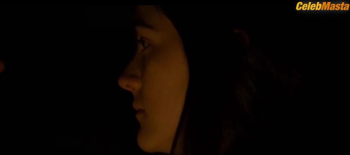 Isabelle Fuhrman's Lesbian Scene in The Last Thing Mary Saw