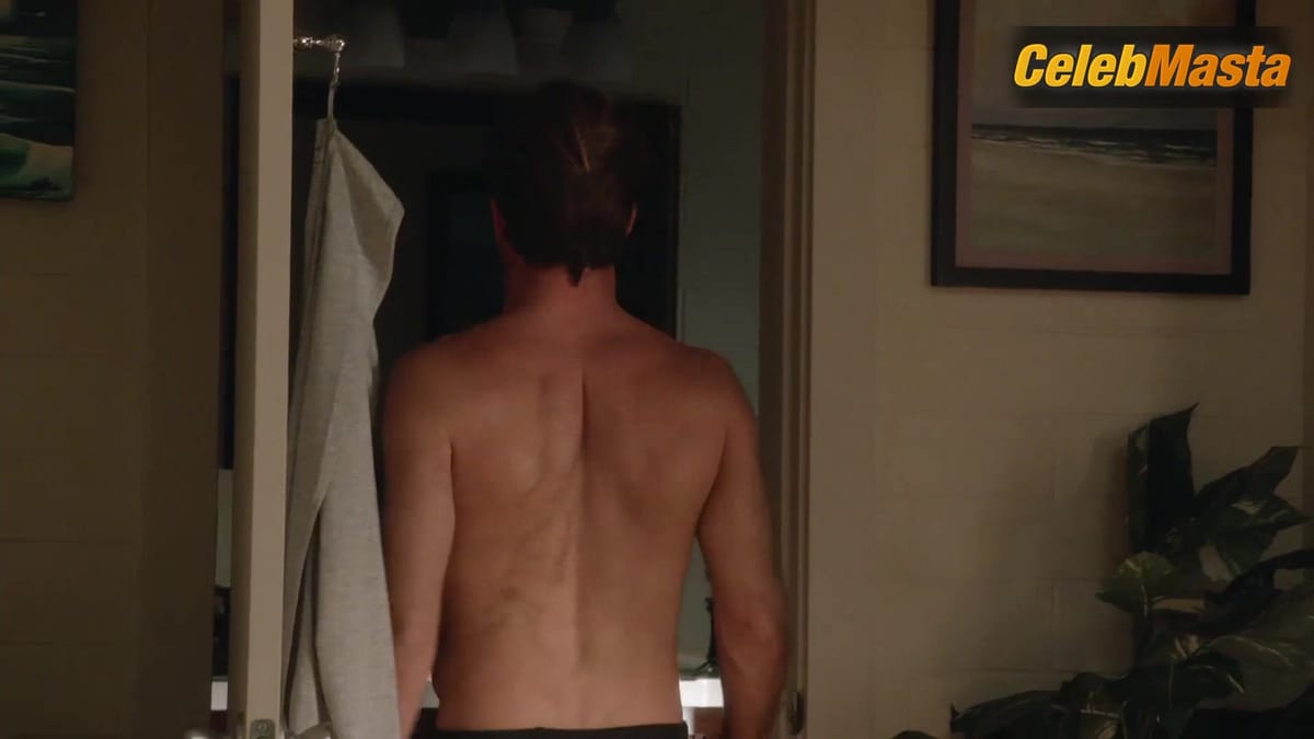 Lili Simmons Bares Underwear in Hawaii Five-0 Scene