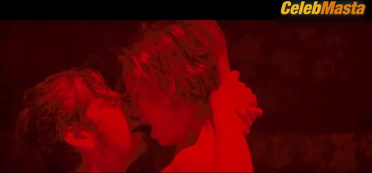 Peri Baumeister Bares Boobs Scene in Peitruss