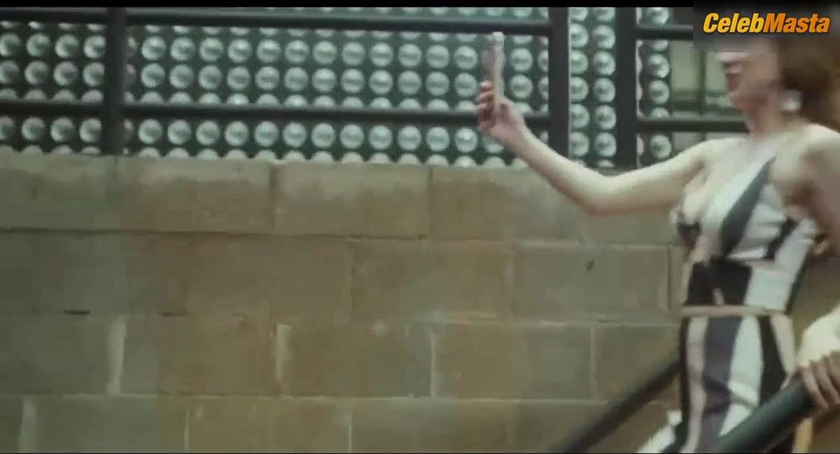 Sophia Abrahao Bares in a Lesbian Scene in A5 Five