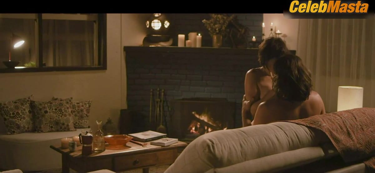 Carolina Chalita's Boobs Scene in Agua na Boca