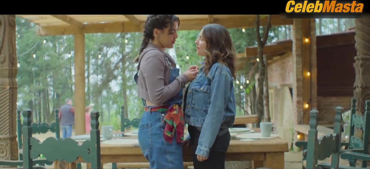 Diana Bovio and Ana Sofia Gatica Thong, Lesbian Scene from Atrapadas En Familia