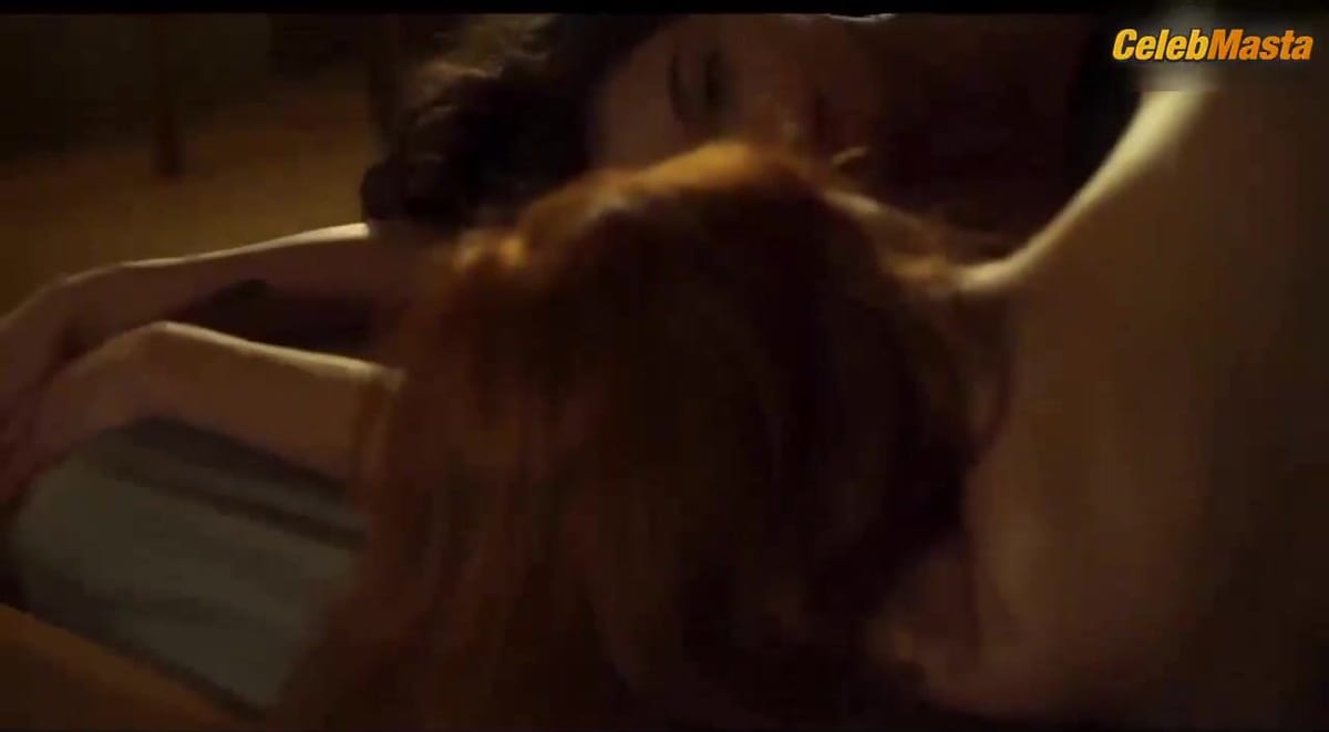 Magdalena Walach and Maria Debska Share Lesbian Scene in Powrot