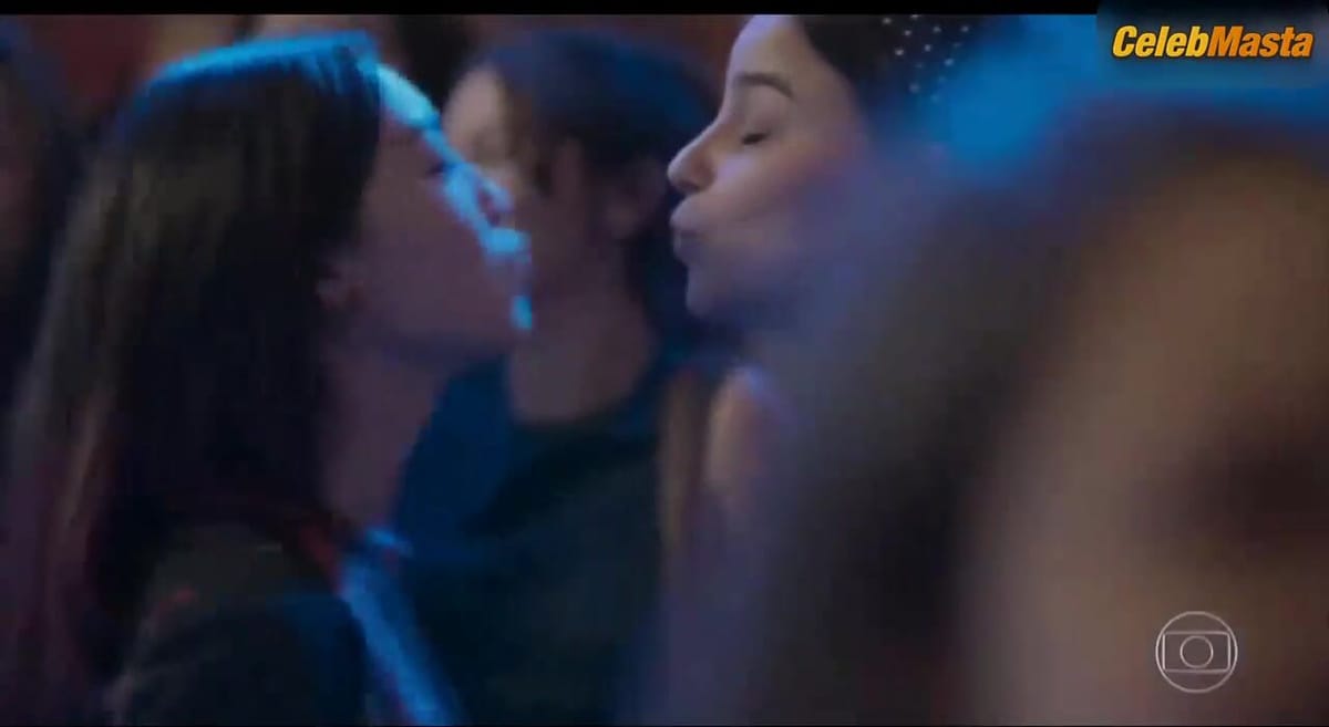 Ana Hikari and Gabriela Medvedovski Lesbian Sex Scene from Malhacao
