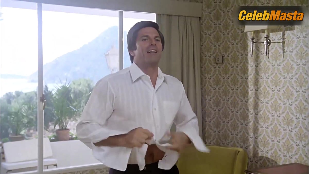 Angelica Chain, Hilda Aguirre, Rebeca Silva, Sally Sitton and Silvia Aguilar Flaunt Boobs in Thong Scene in El profesor erotico