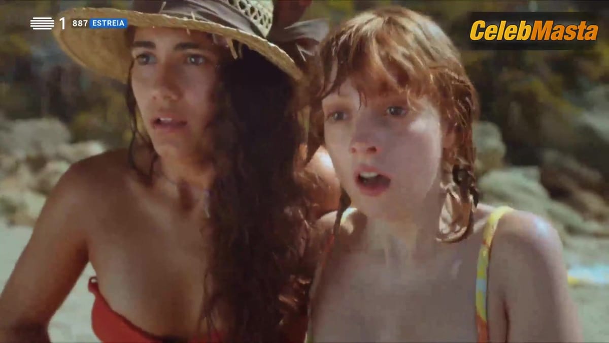 Ana Lopes, Kelly Bailey and Mariana Do O Bares Breasts, Bikini Scene in O Conto Do Nadador