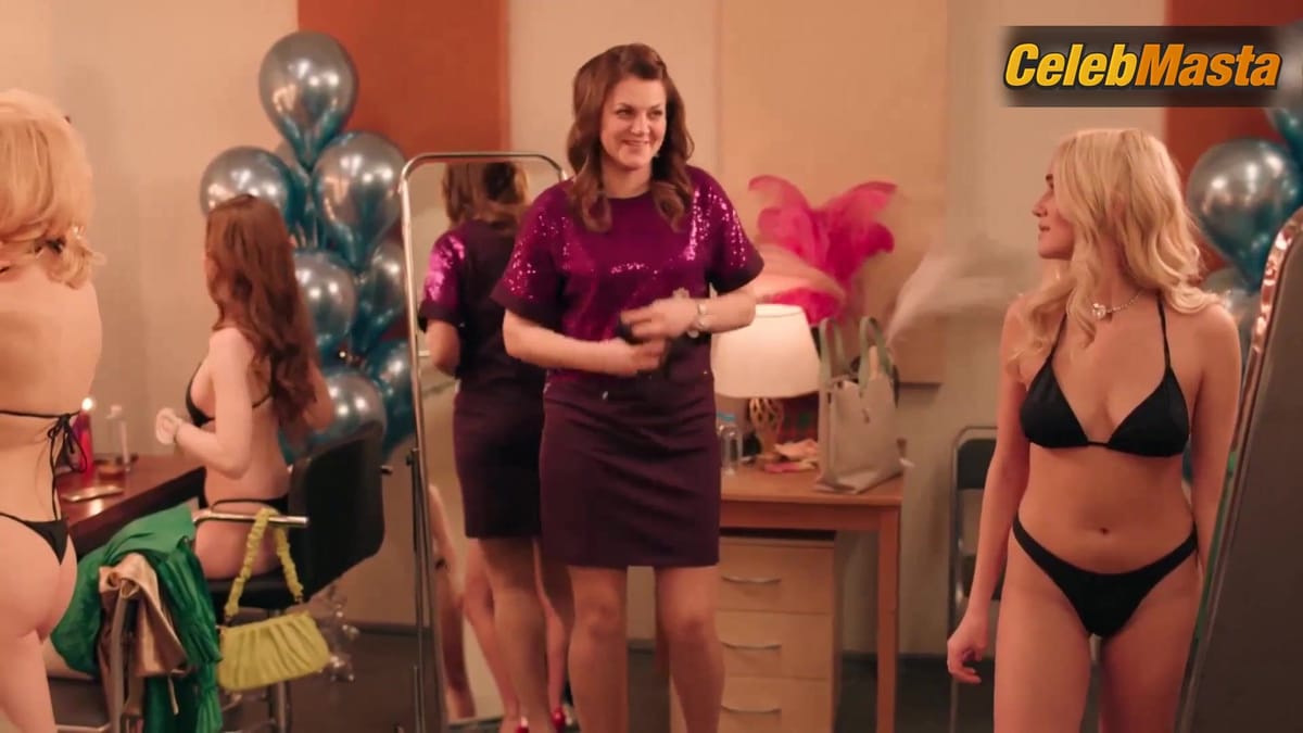 Alisa Tarasenko, Kseniya Krasovskaya and Diana Milyutina Tits, Butt Scene in Pervokursnitsy