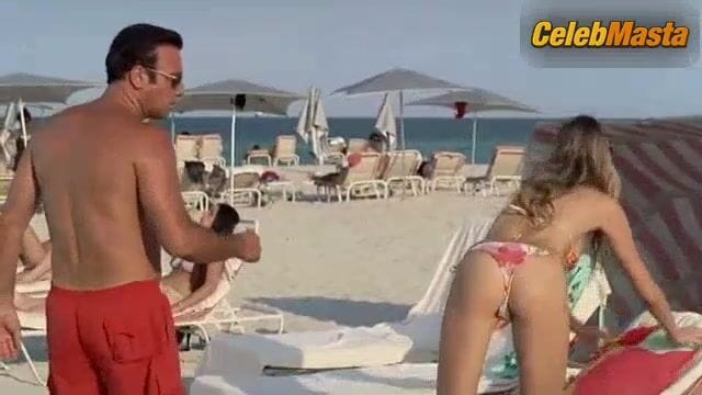 Vanessa Hessler Thong, Swimsuit Scene in Natale a Miami