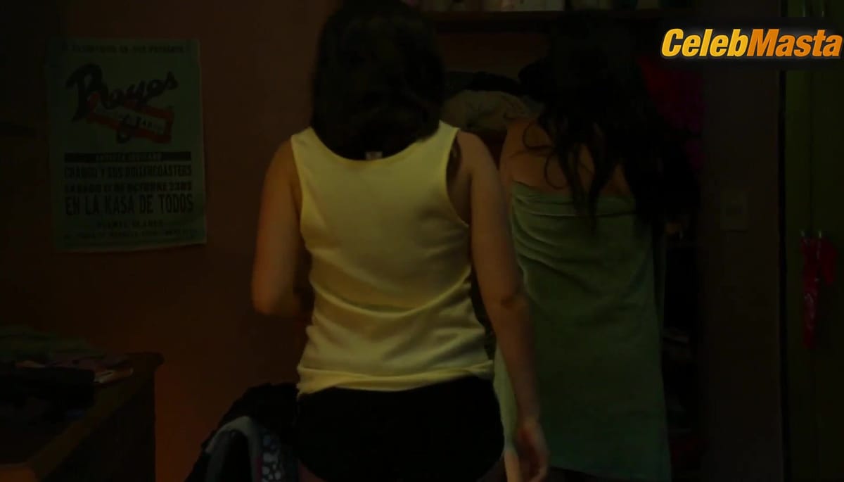 Carolina Kopelioff and Nicole Mottchouk Tits Scene from Cromanon