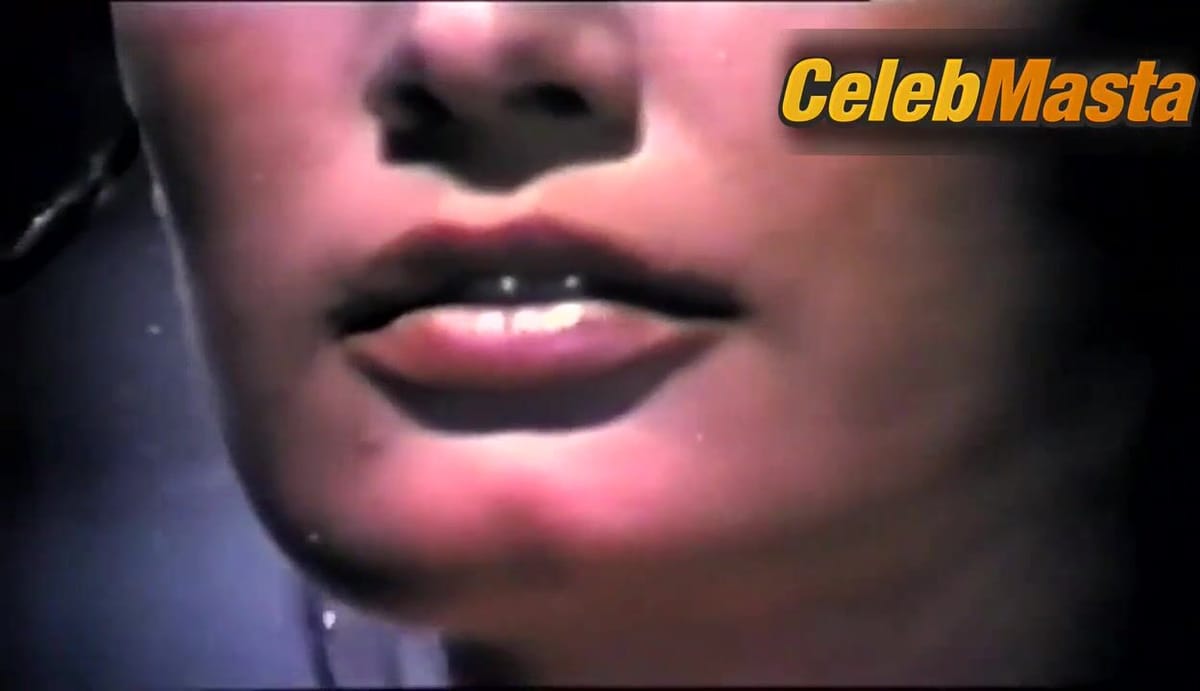 Marisa Mell's Tits Scene from Senza Via Duscita