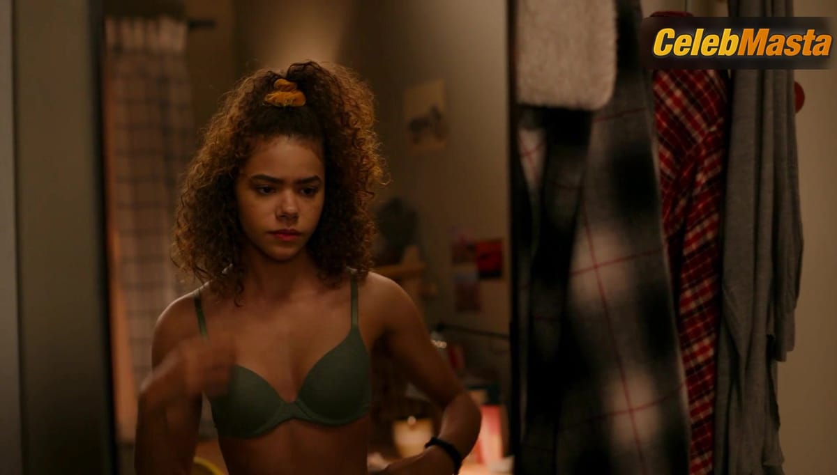 Antonia Gentry Shows Underwear Scene in Ginny & Georgia